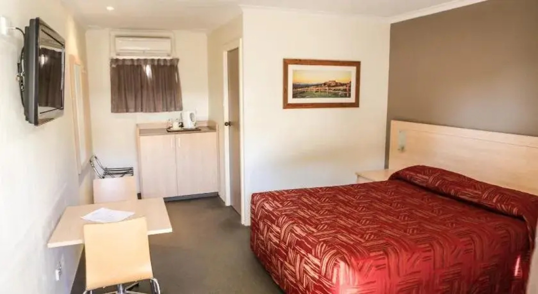 Hotel Canobolas Motel & Units