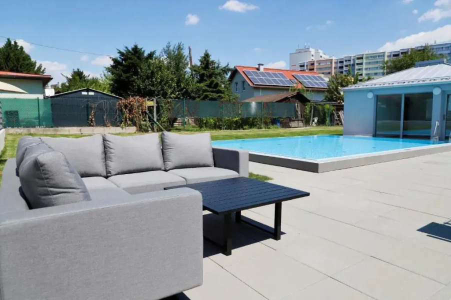 Yellow Flower Apartment with Pool - 5 min to Lake