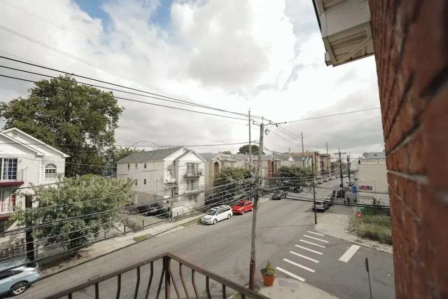 Newark Liberty Gem Brick House Apt 3