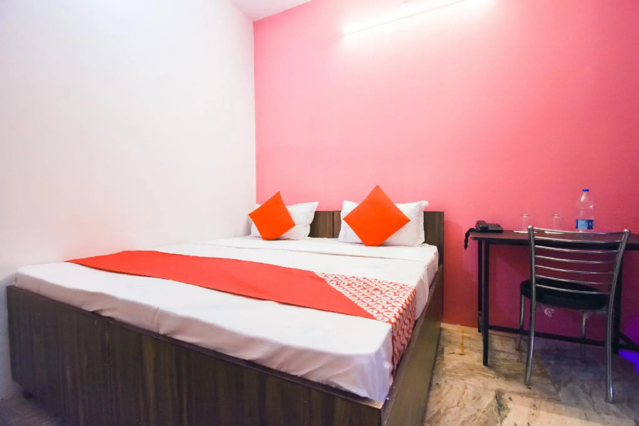 OYO 49541 Hotel Waris Residency