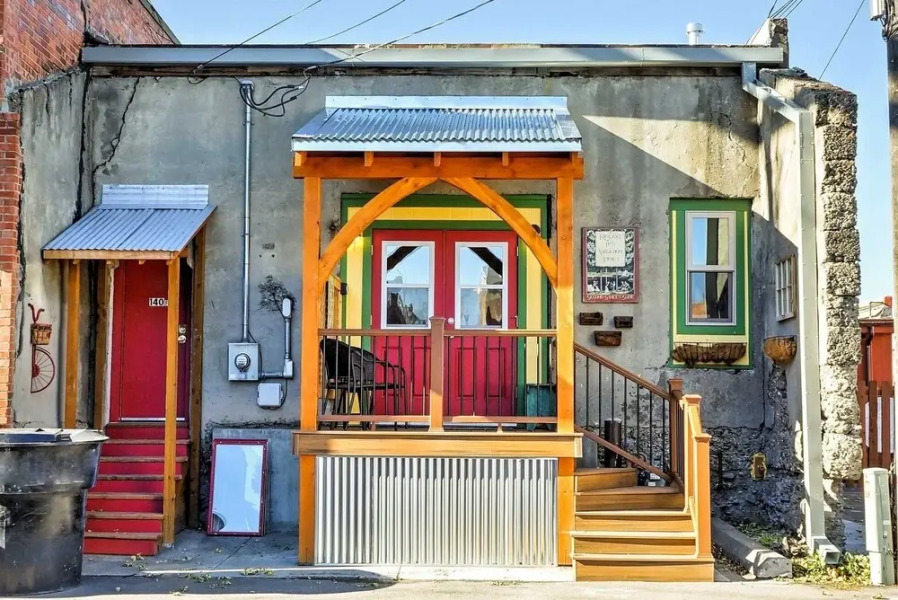 Walkable Studio Apartment in Downtown Livingston!