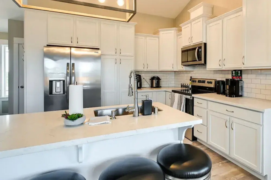 Ocean Shores Home w/ Game Room - Walk to Beaches!