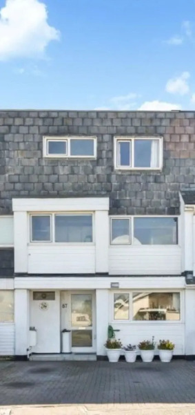 87 Marineside Beach Side Property With Stunning sea Views