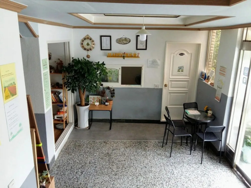 Happy Tour Guesthouse - Hostel