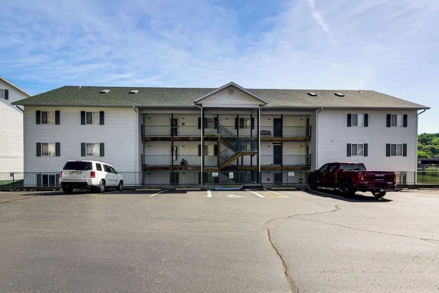 On-site Lake of the Ozarks Access: Camdenton Condo