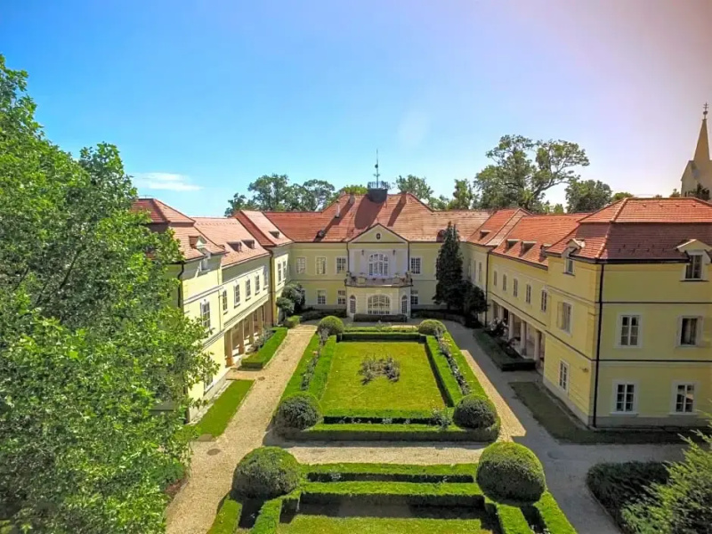Szidónia Castle