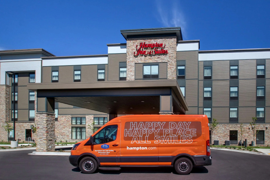Hampton Inn & Suites Milwaukee West