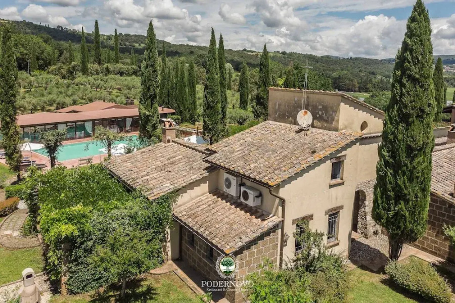 Podernovo di Castello delle Regine