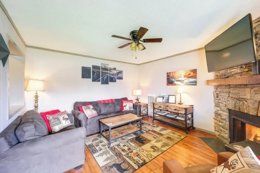 Furnished Deck + Resort Perks: Beech Mtn Retreat!