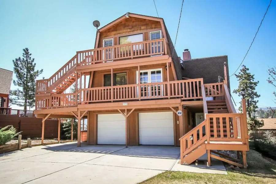 Grande Lodge 1053 by RedAwning