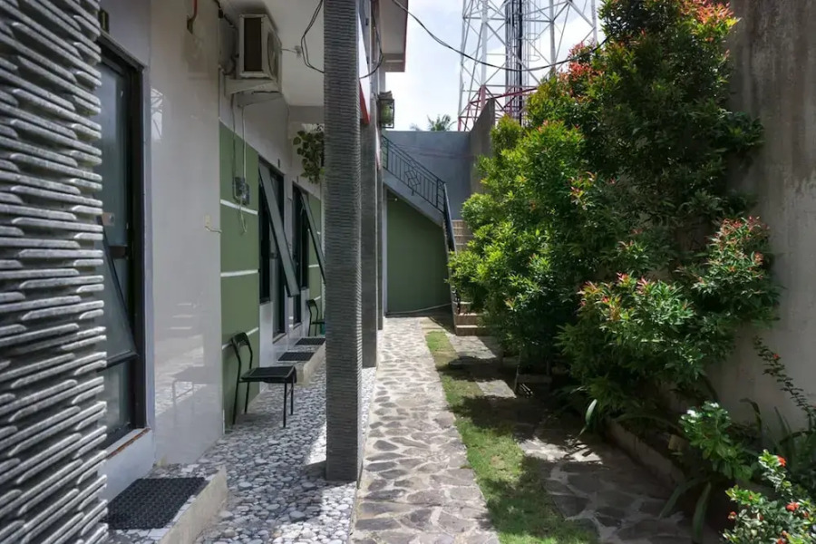 Penginapan Hello by RedDoorz