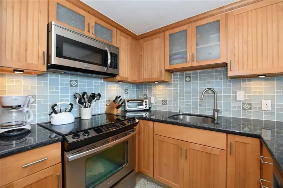 Papakea A105 by RedAwning