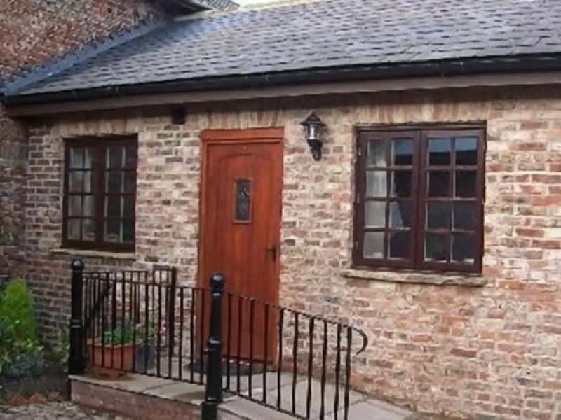 Thompsons Arms Holiday Lets + B & B