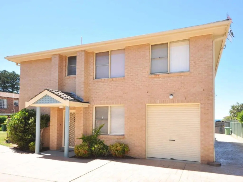 Toowoon Beach View 3br Villa 4 just steps to beach with views