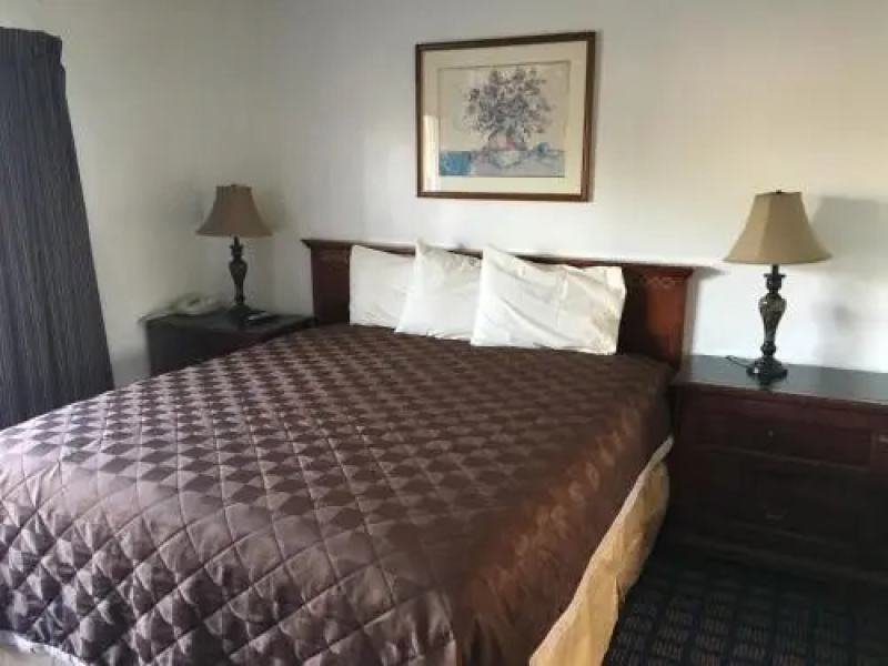 Majestic Inn