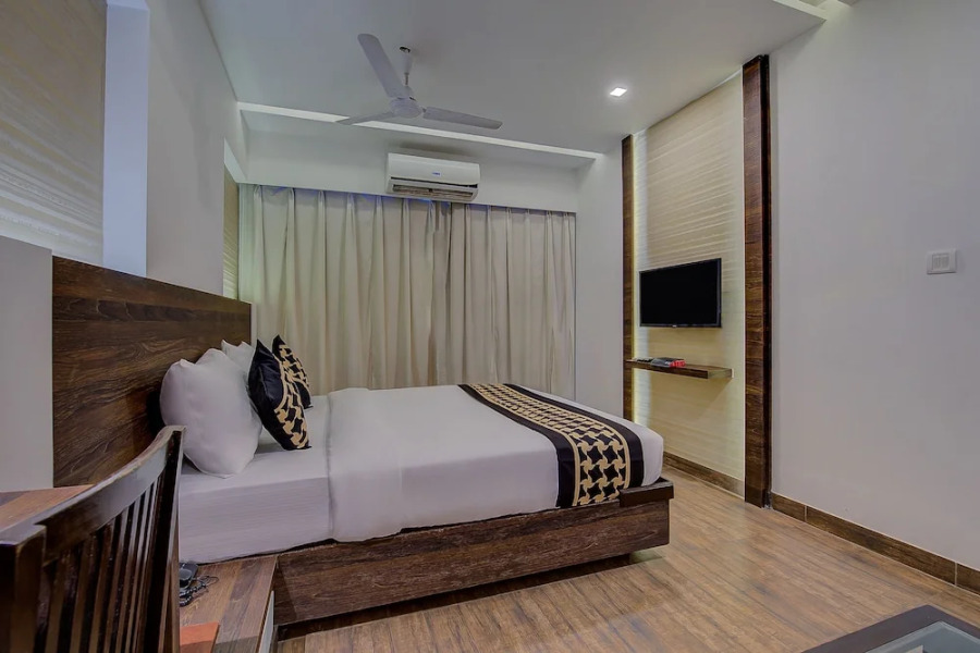 OYO 6829 Hotel Crown Inn