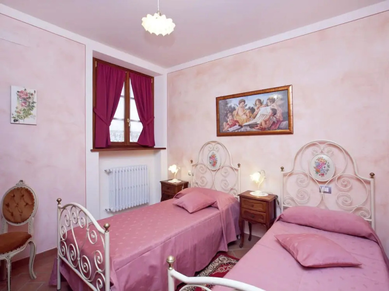 Cottage in Tuscany With Pool & Olive Groves