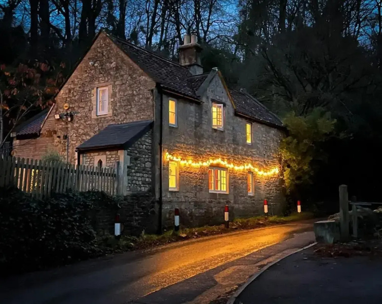 Beautiful Cottage Near Bath