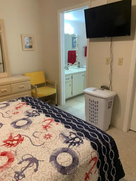 1st floor, Davis Lake View Condo, Minutes to Sanibel