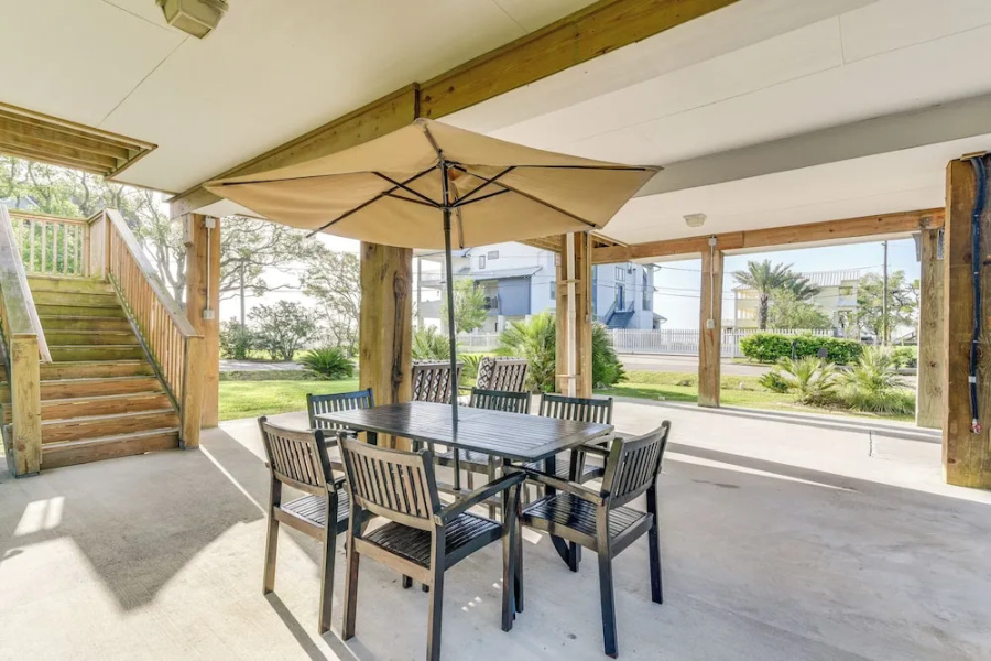 Seabrook Getaway w/ Balconies & Bay Views!