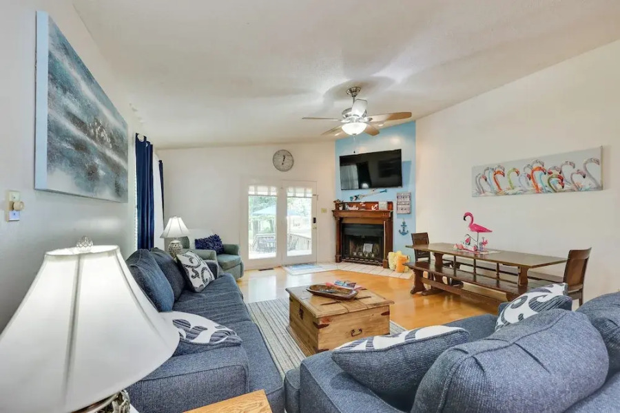 Lakefront Home w/ Kayaks & Dock in Hot Springs!