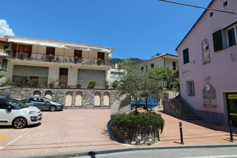 Margherita among vineyards