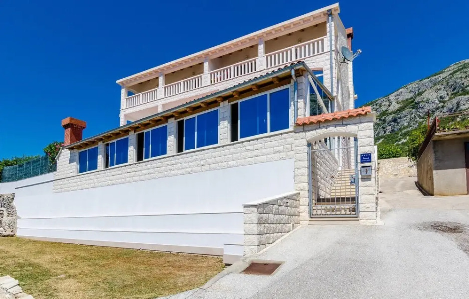 Stunning Home in Dubravka With Wifi and 3 Bedrooms