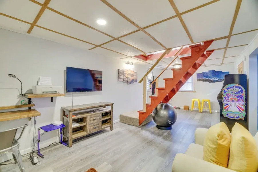 Hot Tub & Resort Amenities: Pocono Lake Retreat!