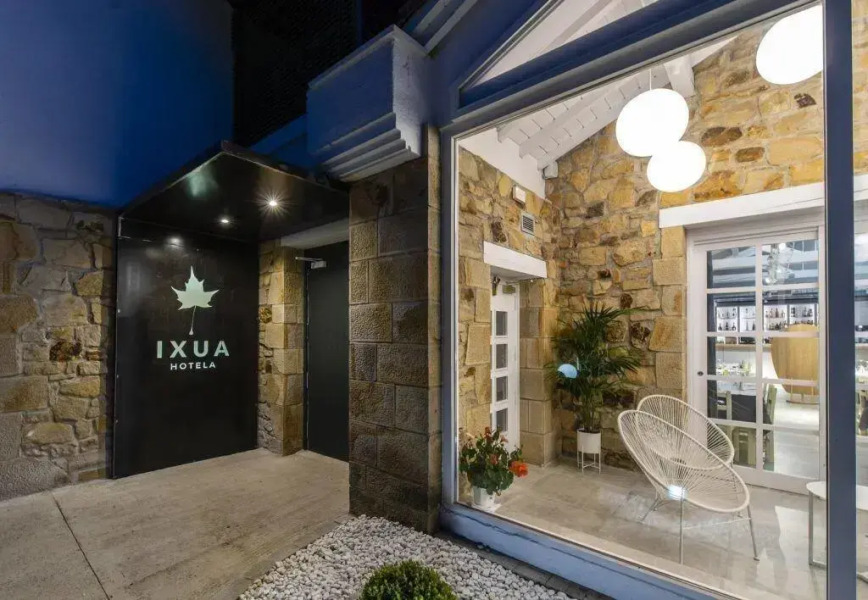Ixua Hotela
