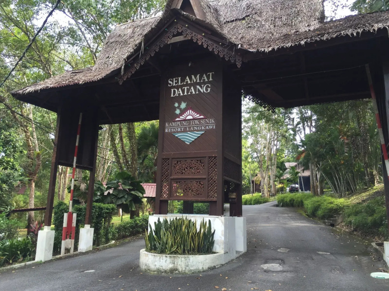 Kampung Tok Senik Hotel