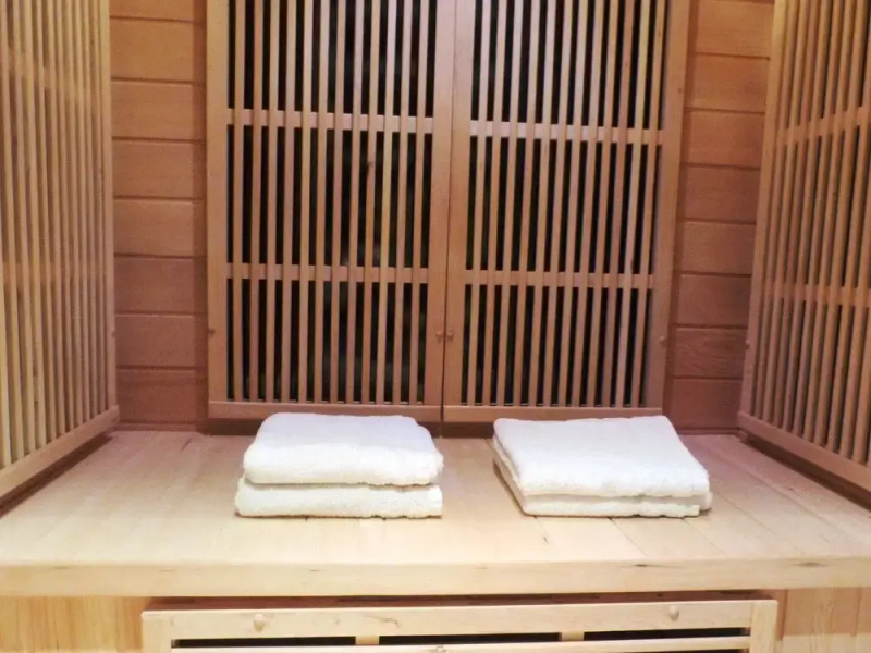 Detached villa with enclosed wooded garden with lawn, jacuzzi and infrared sauna