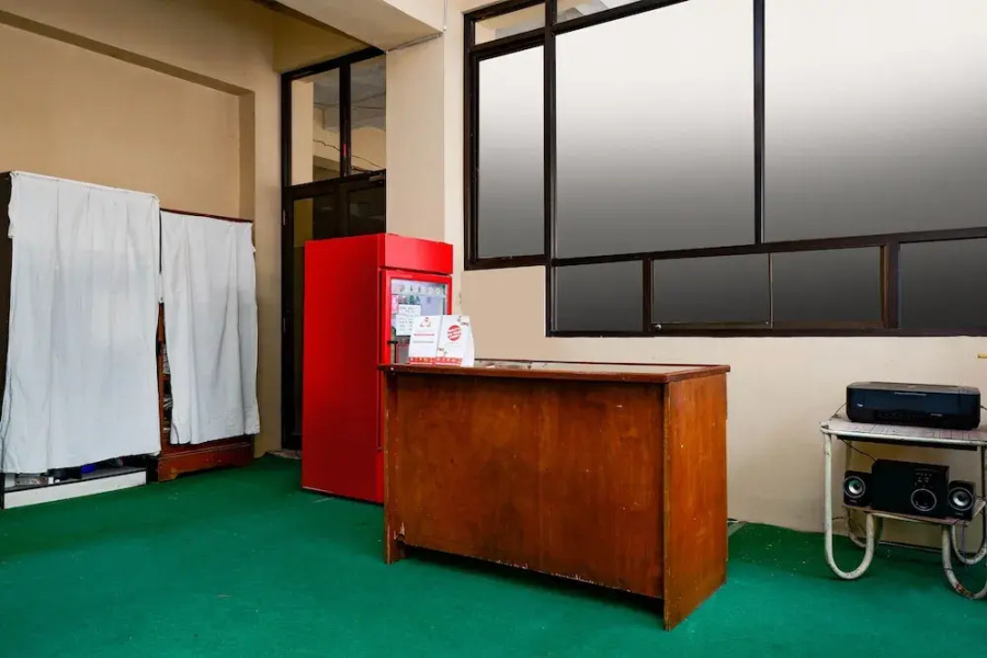 Hotel H&W Solo by Oyo Rooms