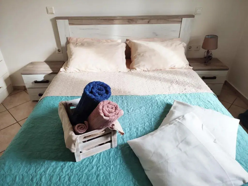 Modern 1Br apt , Garden , View & AC