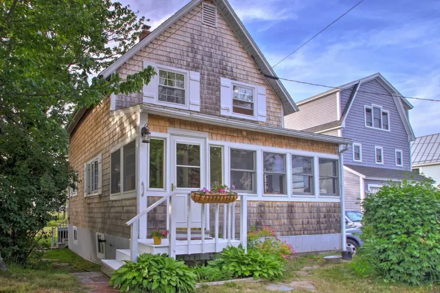 Charming Pine Point Cottage - 2 Blocks to Ocean!