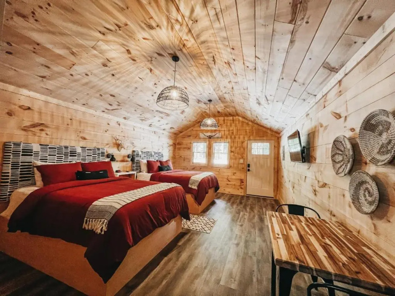 Adorable Studio Style Cabin Located Minutes From Lake Hartwell Cabin #4