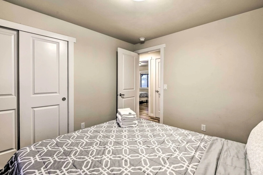 Spacious Kent Home ~ 17 Mi to Dtwn Seattle!