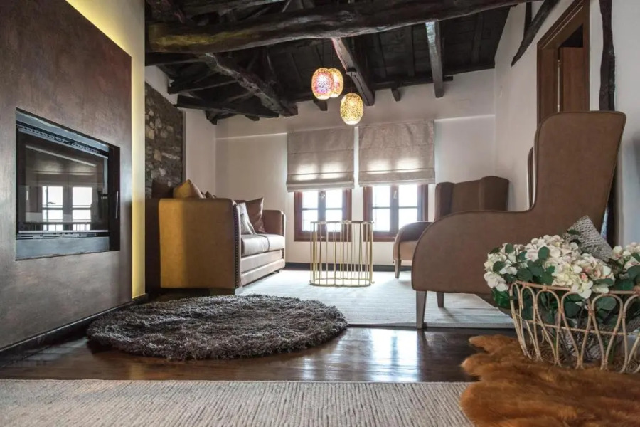 1822 Makrinitsa Suites