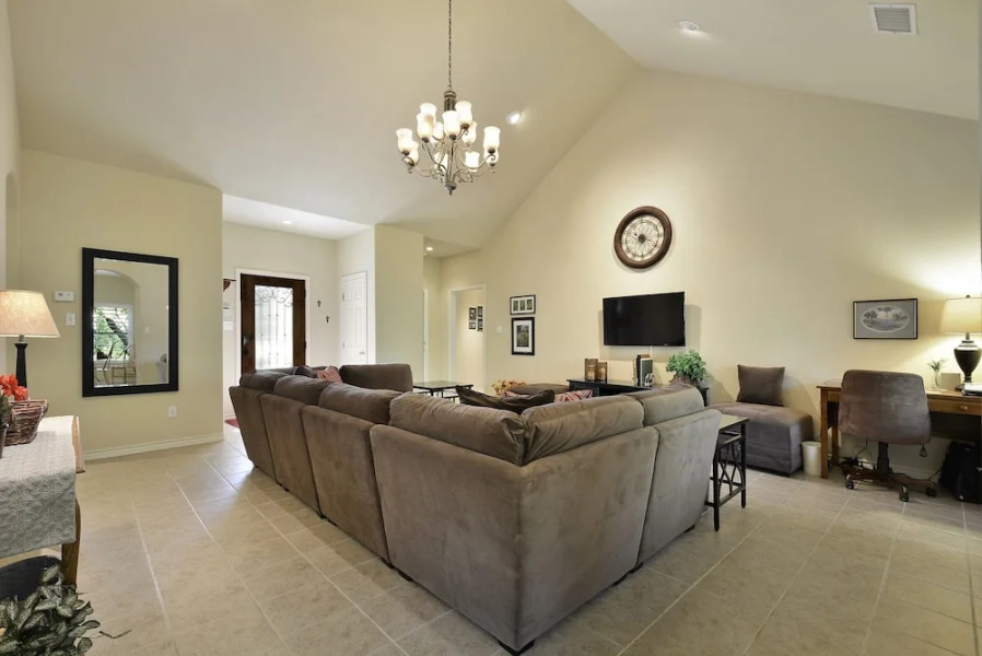 4BR 2BA Cottage at Lake Austin by RedAwning