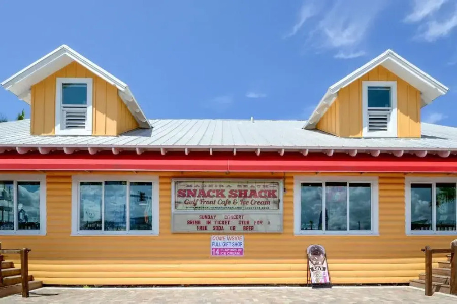 Madeira Beach Yacht Club 215f