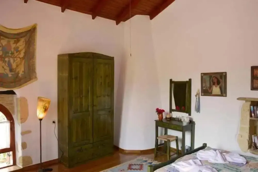 Apanemia Stone House in Crete