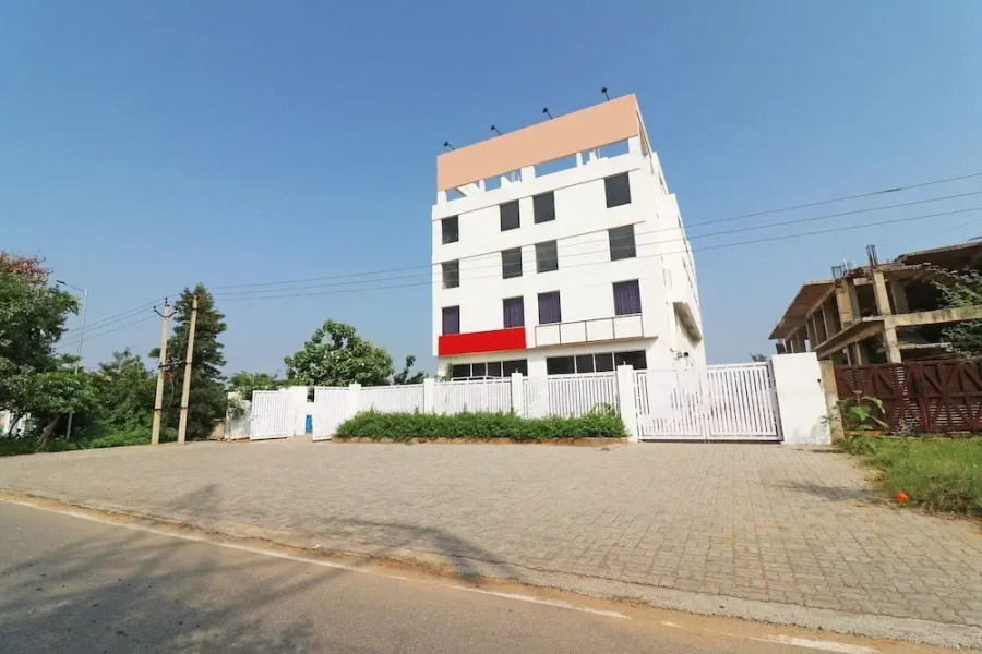 Capital O 18443 Hotel Nano