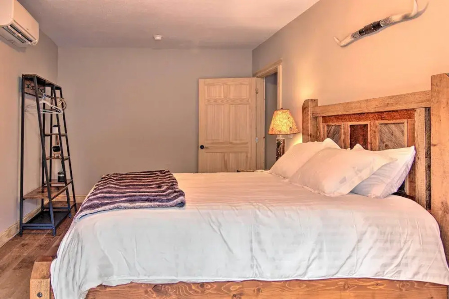 Marshall Home w/ Mountain View, 5 Mi to Downtown!