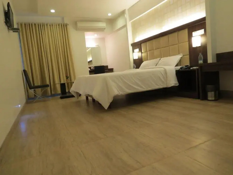 Oyo Premium Navi Mumbai Belapur