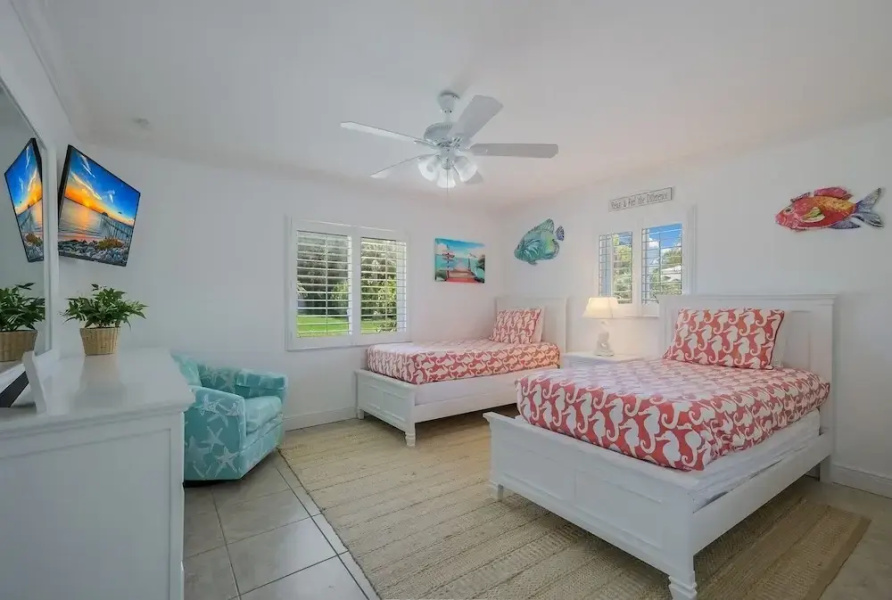 Gladiolus On The Water 3 Bedroom Home by RedAwning