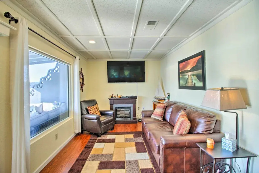 Lakefront Retreat w/ Dock, Paddle Boards & Kayaks!