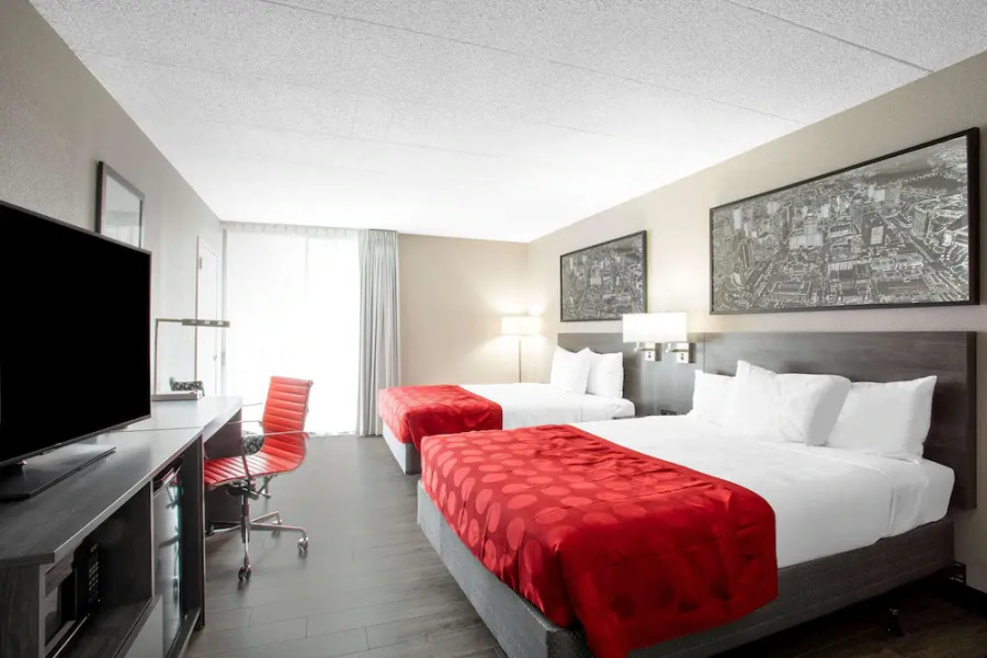 Ramada by Wyndham Hartford North / Bradley Airport