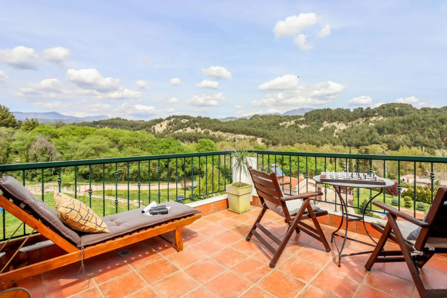 Studio Acropolis Serres Next to Center