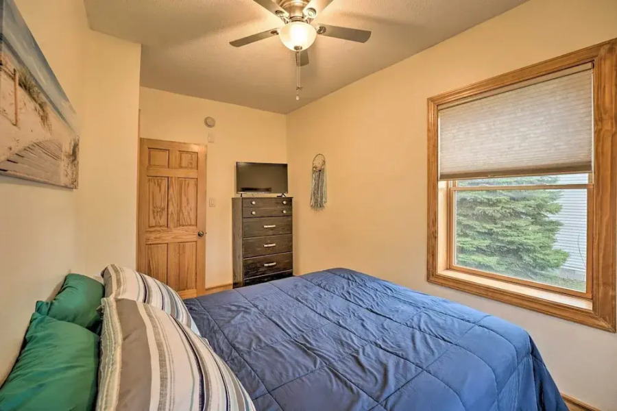 All-season Grand Haven Getaway With Deck!