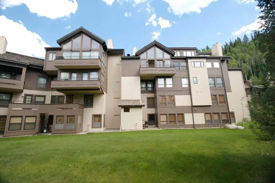 Northwoods Luxury Condo Close to Chairlift by RedAwning