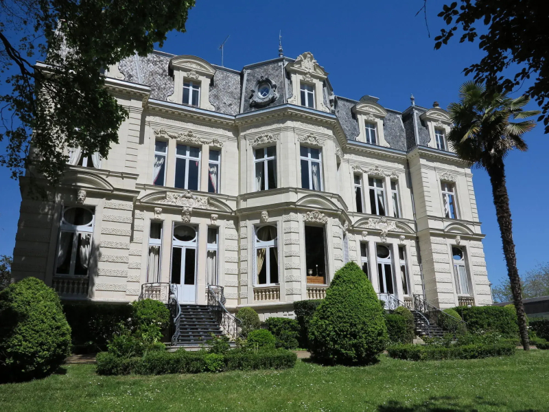 Château De Verrières
